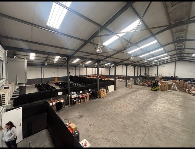 1,955M² WAREHOUSE TO LET IN BLACKHEATH INDUSTRIAL